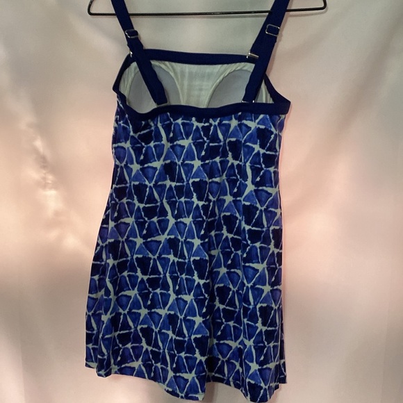 Maxine of Hollywood WO SIZE 12 Blue and White Geo designONE PIECE SWIMSUIT CLEAN - Picture 12 of 15